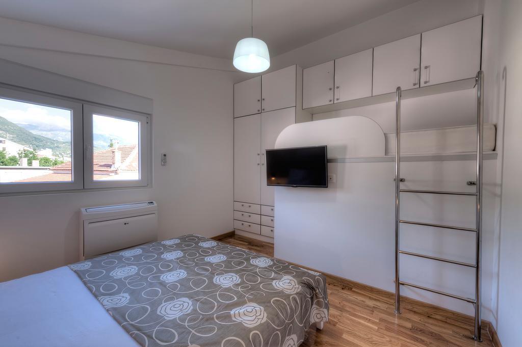 Apartments Delfin Tivat Exterior foto
