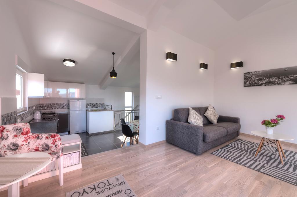 Apartments Delfin Tivat Exterior foto